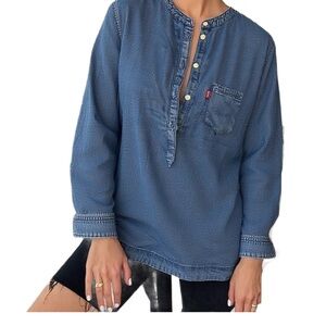Levis Denim Shirt in Blue Wash Size XS